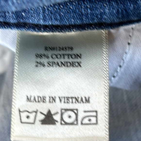 Sneak Peek denim raw hem mini skirt. Button front.  Front pockets. Medium. - Picture 3 of 11